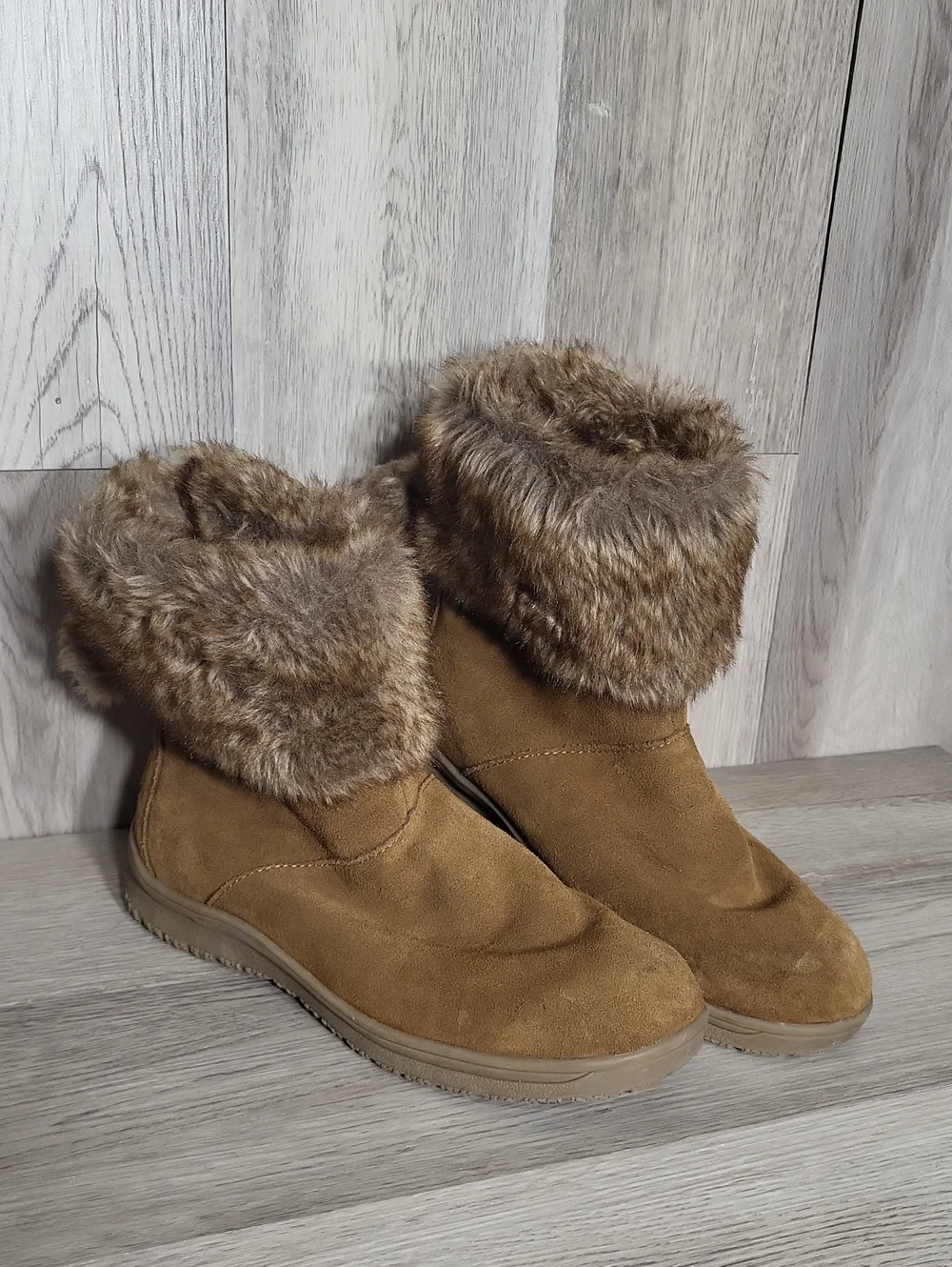Minnetonka Womens 8 Tan Leather Ankle Boots Faux Fur Cuff Winter Cozy